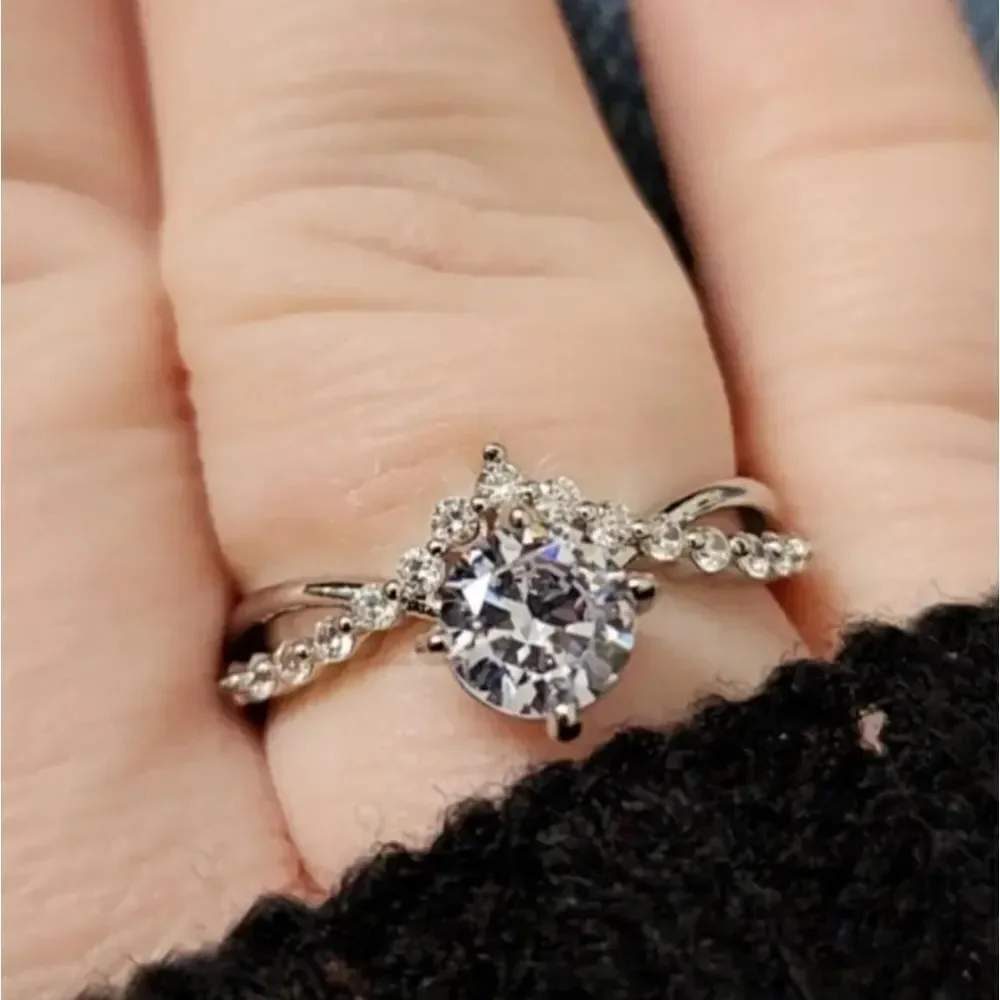 Elegant Simulated Diamonds  exquisitely Designed Women's Wedding Ring